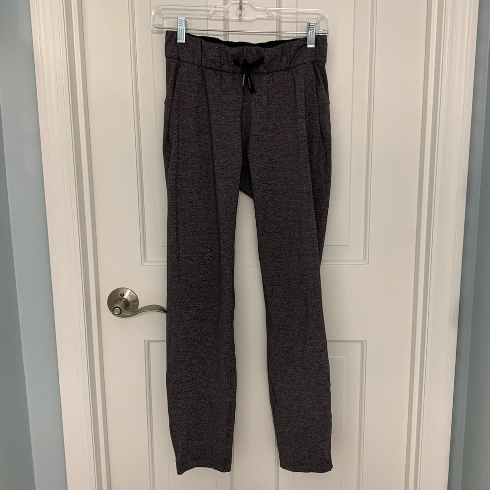 lululemon On The Fly Pant *28” - Heathered Black, 2, Full-On® Luxtreme - Picture 4 of 7